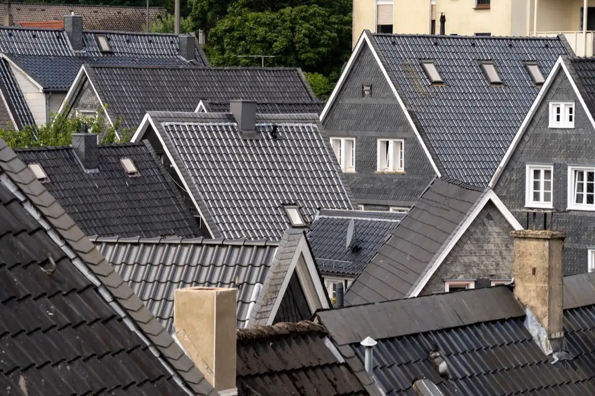 Steep roof eaves and gutter lines on houses in McAllen, TX